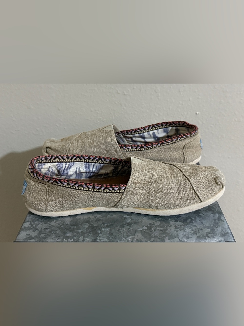 Toms Women’s Alpargata Slip-On Shoes in Beige with Patterned Trim, Size 9.5 - Picture 5 of 8